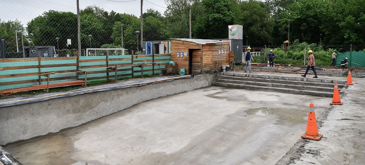 Está en marcha la construcción de la futura pileta del polideportivo de Loma Verde