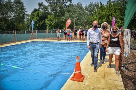 Comenzó a funcionar en Loma Verde la nueva pileta municipal