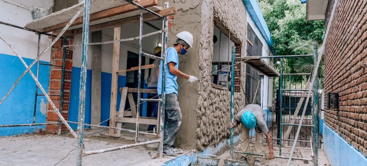 Continúan las obras de infraestructura en 12 escuelas y jardines públicos del distrito