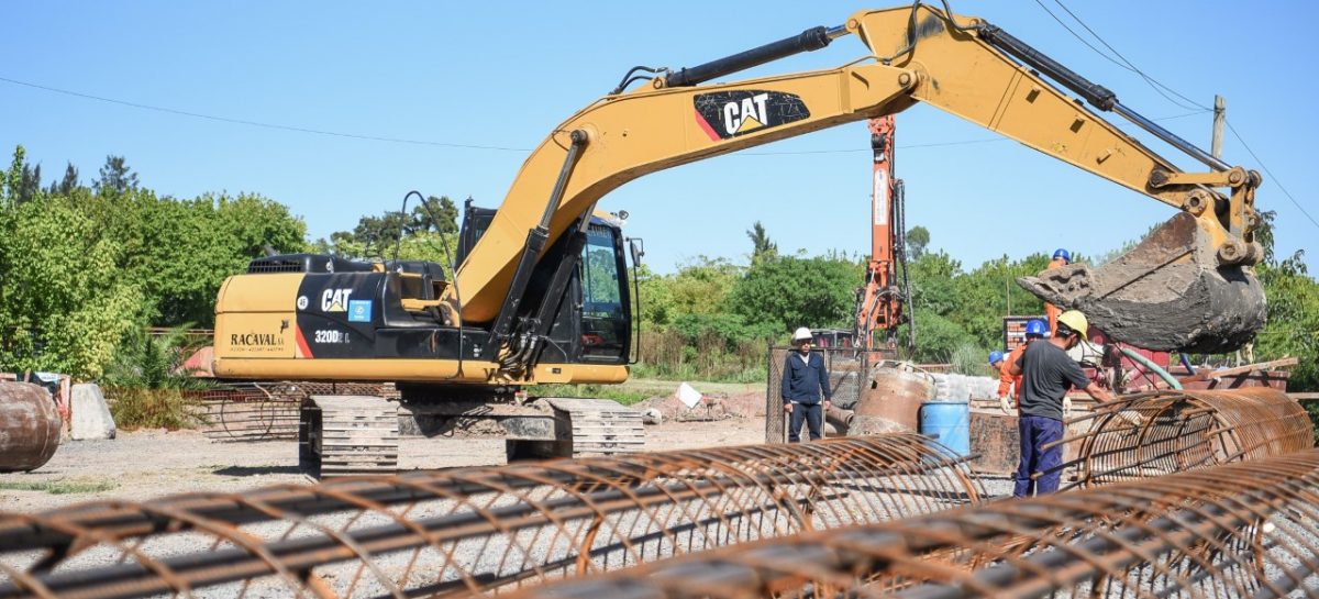 Continúa la construcción del puente vial sobre el arroyo Garín y la pavimentación de la calle Independencia en Ingeniero Maschwitz