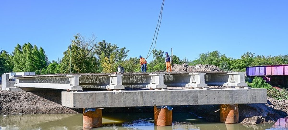 Avanza la construcción del nuevo puente vial sobre el arroyo Garín