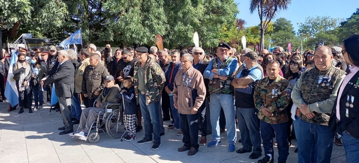 A 40 años de Malvinas: emotivo homenaje a los héroes en la Plaza de los Combatientes de Escobar