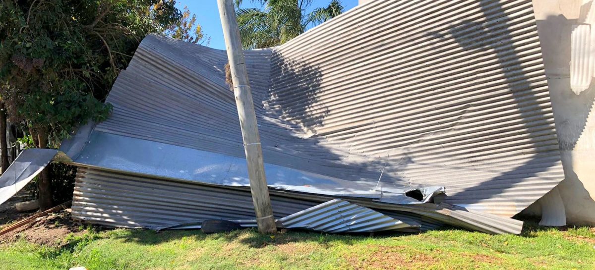 Matheu: a una familia del barrio Itatí el viento le arrancó el techo completo y levantó la campana de un hogar de casi 300 kilos (ver galería de imágenes)