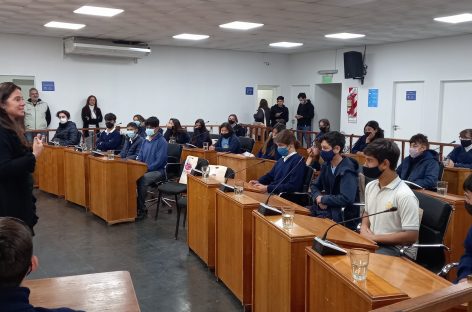 Alumnos del colegio Santa María visitaron el HCD de Escobar