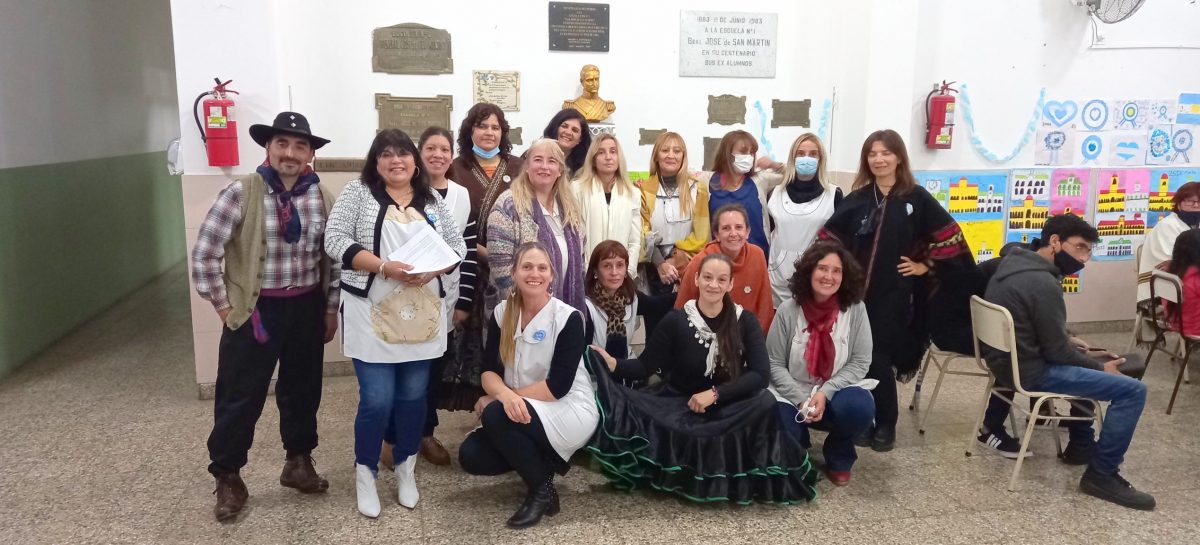 La Escuela primaria 701 para jóvenes, adultos y adultos mayores también festejó el Día de la Patria
