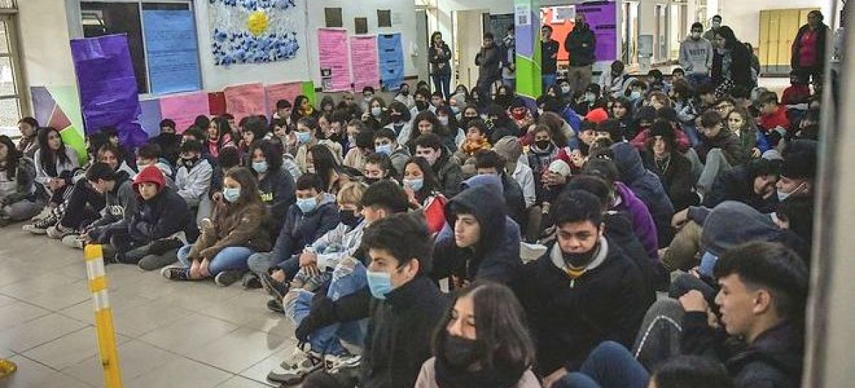 Más de 200 estudiantes secundarios recibieron una capacitación en Educación Vial y Manejo Seguro