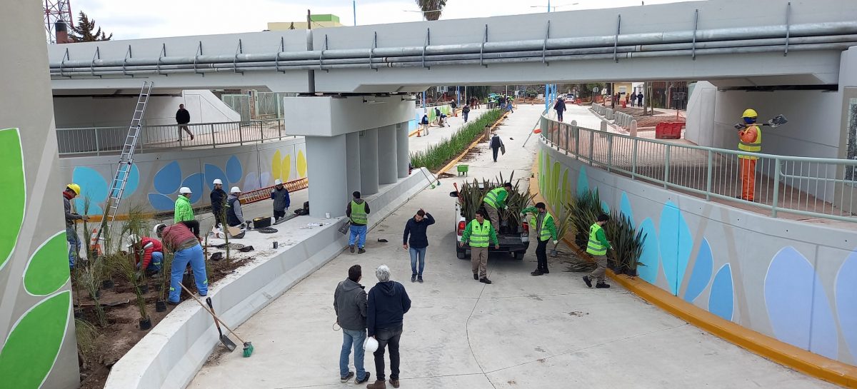 Autoridades supervisan el avance de la obra del paso bajo nivel Pablo Podestá