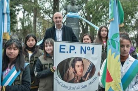 En la plaza principal de Belén de Escobar se realizó el tradicional acto en homenaje al General San Martín