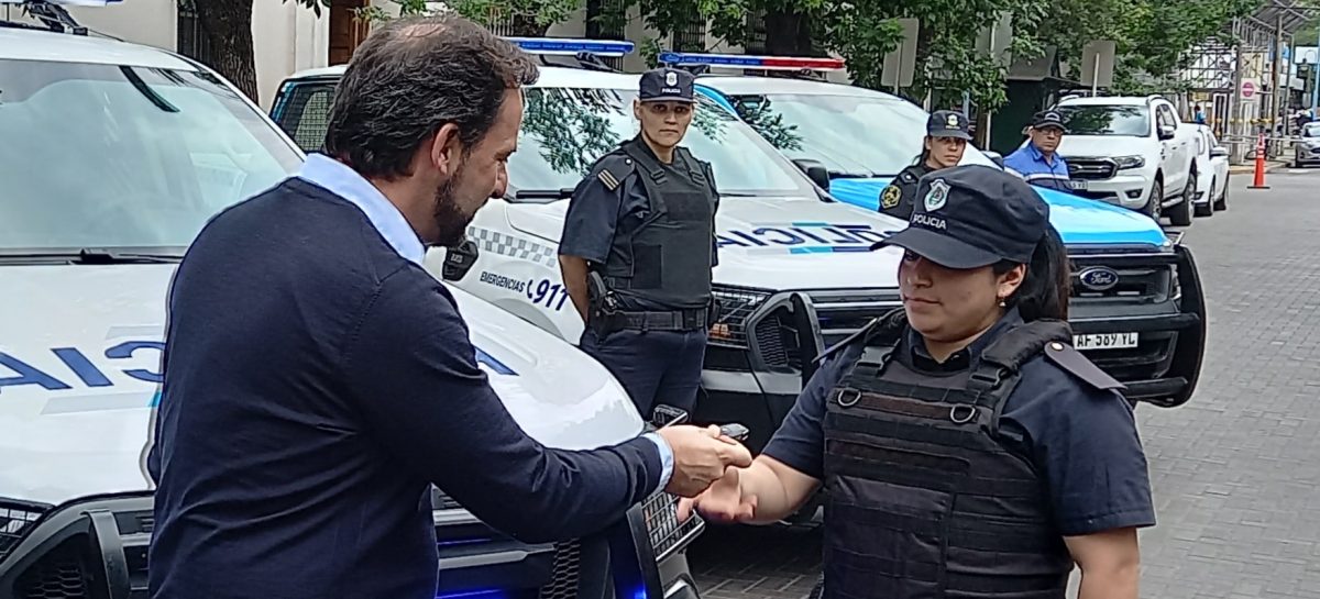 Escobar incorpora cuatro patrulleros y un móvil de prevención