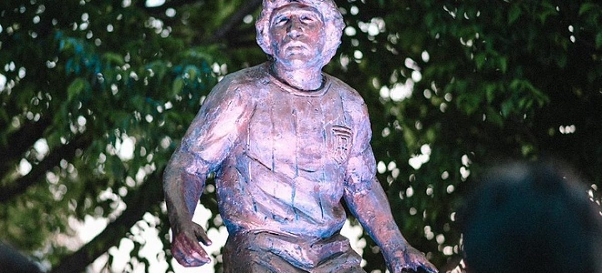 La Municipalidad de Escobar inauguró un monumento en homenaje a Diego Maradona