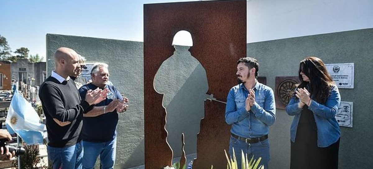 40 años de la Gesta de Malvinas: la Municipalidad inauguró en el Cementerio de Escobar un monumento a los Caídos