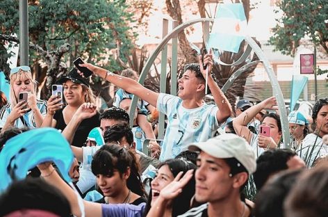 Este fin de semana seguirán los “Puntos de Encuentro” para ver a la Selección Argentina y habrá propuestas culturales como la comedia “7 años” y la Peña de los Pueblos