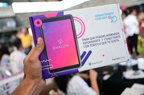 Vecinos del distrito recibieron 3000 tablets del programa Conectando Con Vos