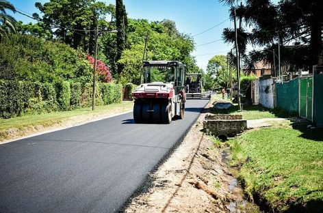 Avanza la pavimentación de la calle Fiesta Nacional de la Flor en Belén