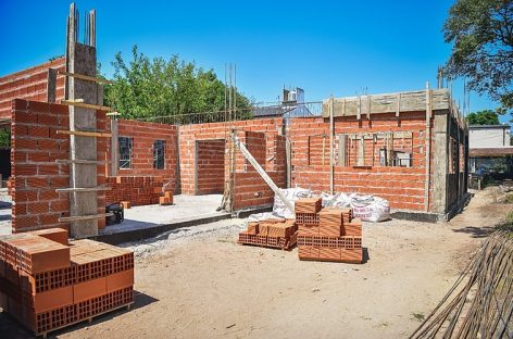 Avanza la pavimentación de la calle Centenario en Garín y con la construcción de un nuevo Centro Comunitario en Belén de Escobar