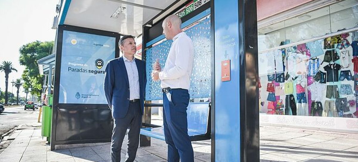 Beto Ramil y el ministro Diego Giuliano supervisaron la instalación de Paradas Seguras en Garín