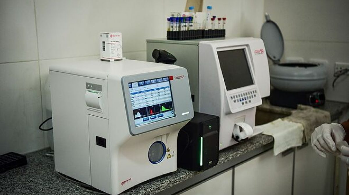 Nuevos y modernos equipos para análisis de sangre en el Hospital Municipal de Garín y las UDP Matheu y Savio