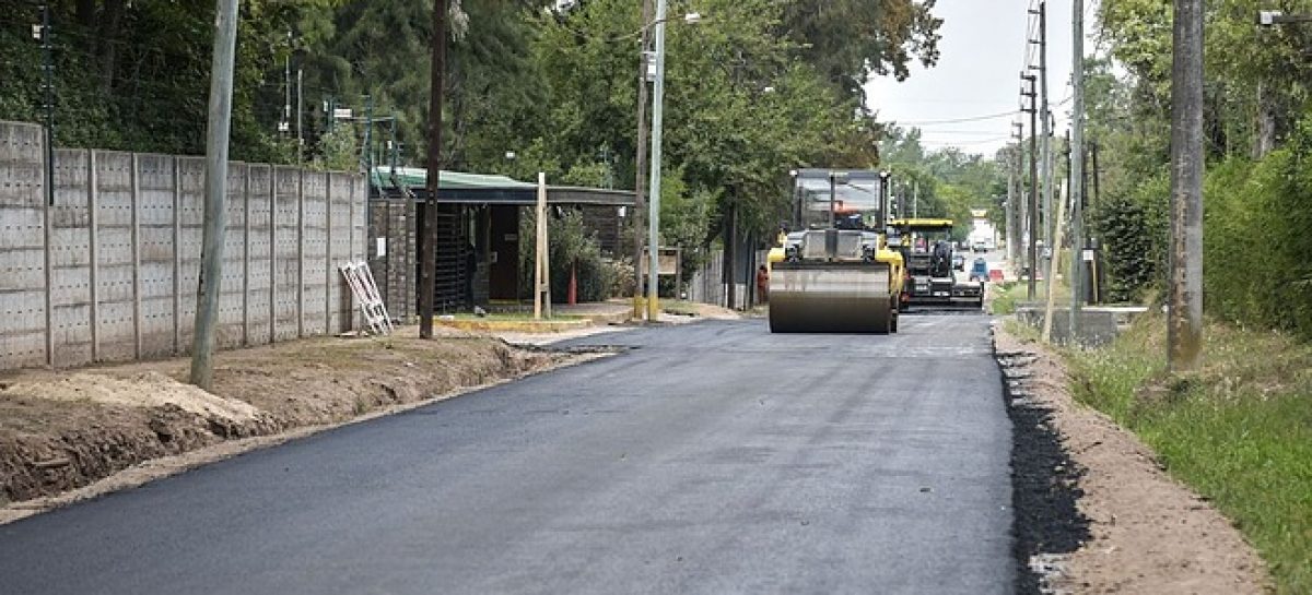 Siguen las obras de asfalto sobre las calles Islandia y Albert Schweitzer en Belén de Escobar