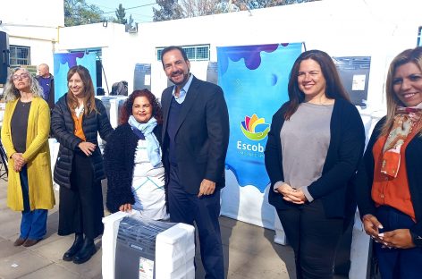 Se hizo efectiva la entrega de 95 calefactores para 23 escuelas y jardines de infantes del distrito