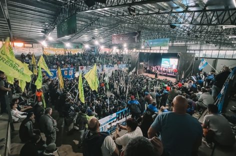 Acto en Garín: organizaciones sindicales y políticas apoyaron la reelección de Ariel Sujarchuk