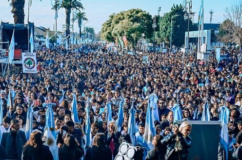 Multitudinario festejo por el 130° aniversario de Garín y el Día de la Bandera