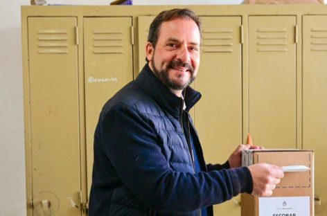 Sujarchuk votó en la Escuela Secundaria 3 de Belén de Escobar