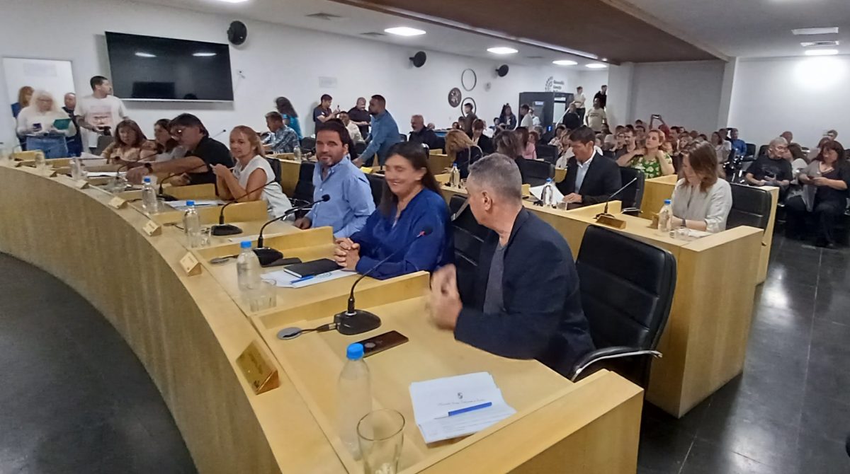 HCD de Escobar: se realizó una Sesión Extraordinaria donde, entre otros temas se distinguió a la docente Nelly Seminari
