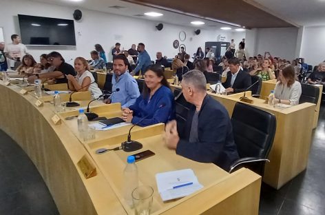 HCD de Escobar: se realizó una Sesión Extraordinaria donde, entre otros temas se distinguió a la docente Nelly Seminari