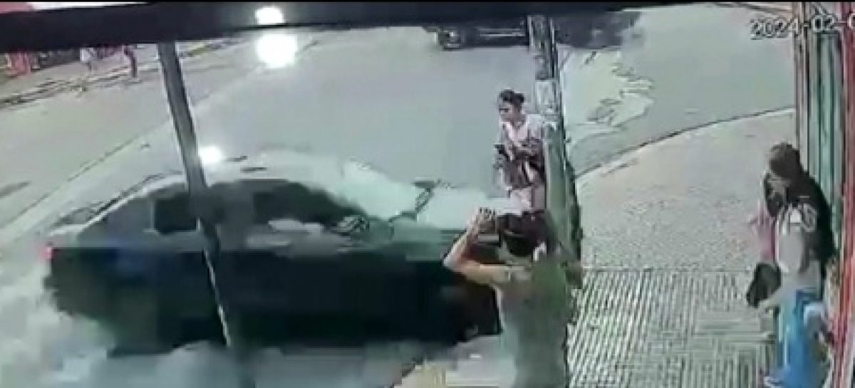 Garín: impactante momento en que una mujer es atropellada en Garín (video); el conductor se dio a la fuga y luego fue detenido