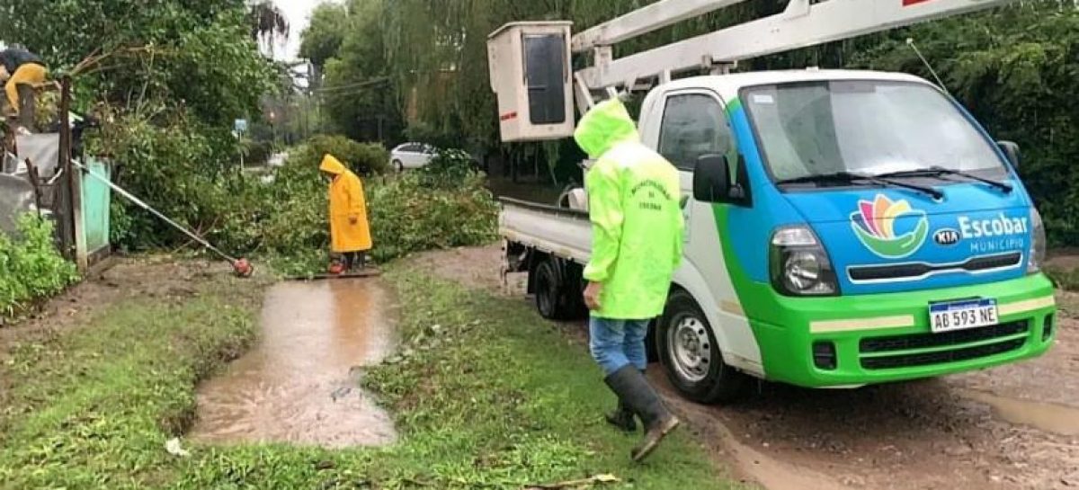 La Municipalidad despliega un amplio operativo para brindar asistencia en las zonas más afectadas por el temporal