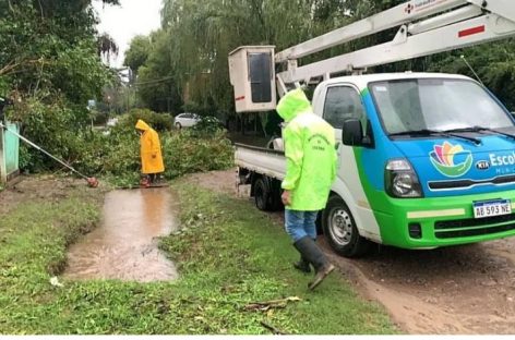 La Municipalidad despliega un amplio operativo para brindar asistencia en las zonas más afectadas por el temporal