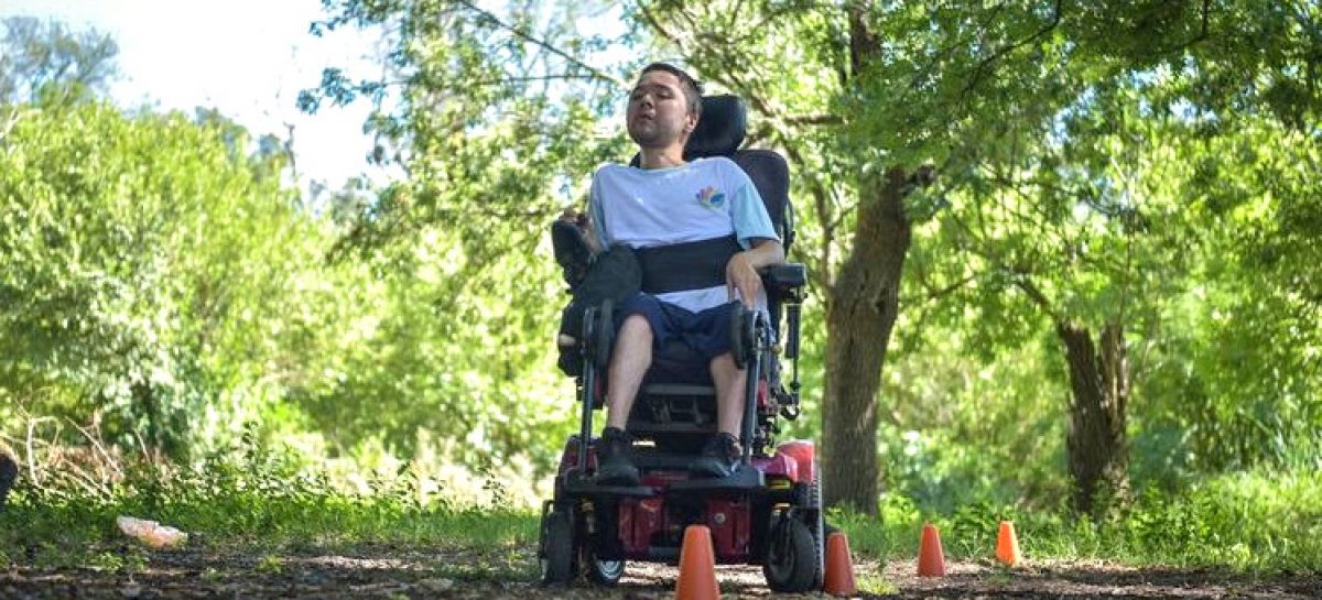 Actividades deportivas para personas con discapacidad en todos los polideportivos del distrito