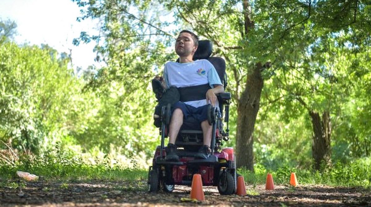 Actividades deportivas para personas con discapacidad en todos los polideportivos del distrito