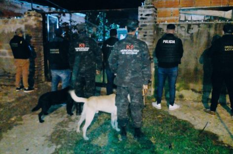 Tras un megaoperativo, desbaratan una organización narcocriminal y detienen a sus 11 integrantes