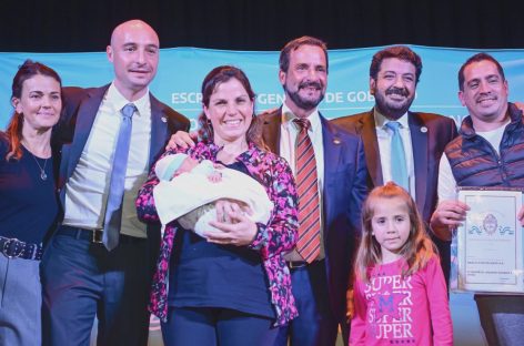 Acceso a la vivienda: se entregaron escrituras sociales a vecinos del distrito