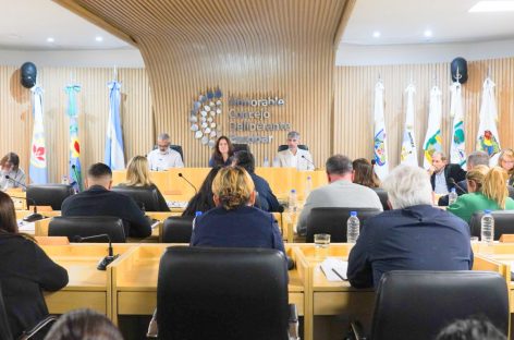 Más presupuesto en seguridad, salud y educación, y la eliminación de 50 tasas, los principales ejes del proyecto Fiscal Tributario 2025