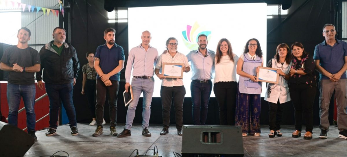 El barrio 24 de Febrero celebró su 40° aniversario con la inauguración de un polideportivo