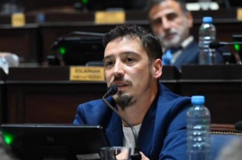 Leo Moreno: “Caputo entrega de rodillas nuestra soberanía y sigue hipotecando el futuro de los argentinos”