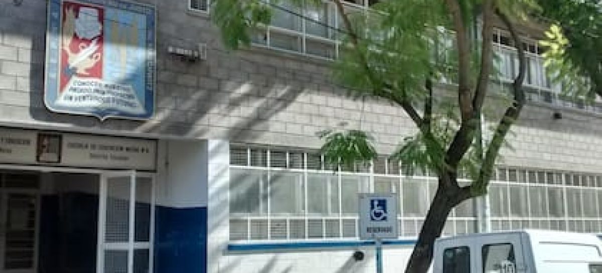 Escuela N°4: los cuatro alumnos que participaron del chat no podrán acercarse al establecimiento durante cuatro meses