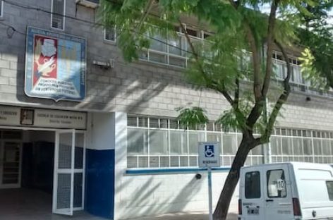 Escuela N°4: los cuatro alumnos que participaron del chat no podrán acercarse al establecimiento durante cuatro meses