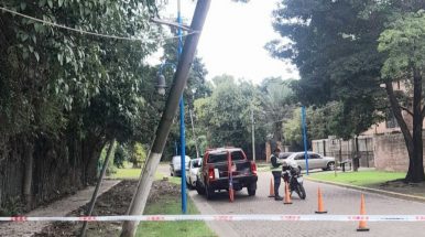Empresas de telecomunicaciones son sancionadas por el mal estado de postes y del tendido de cables